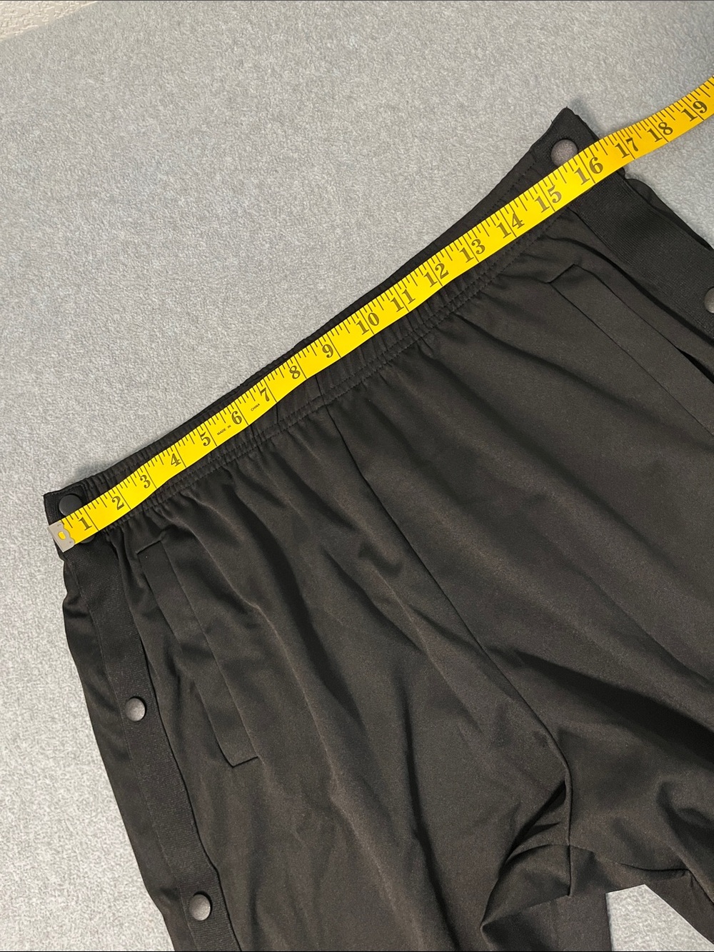 Men's Black Snap-Trim Athletic Shorts - Picture 5 of 6